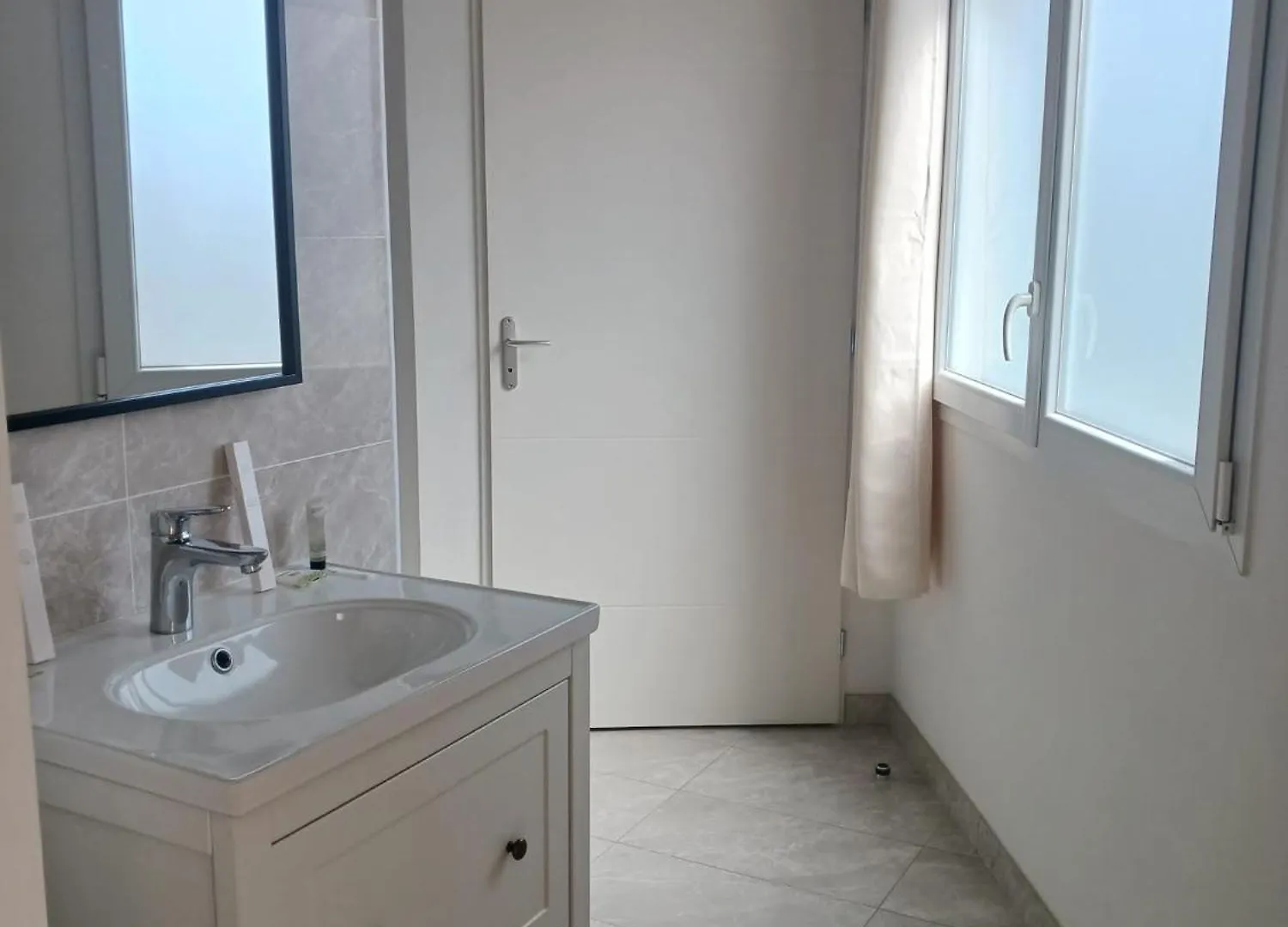Calao Hotel Villars-les-Dombes 0*,  France